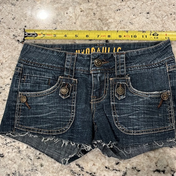 Cut Off Hydraulic Jean Shorts - Picture 4 of 4
